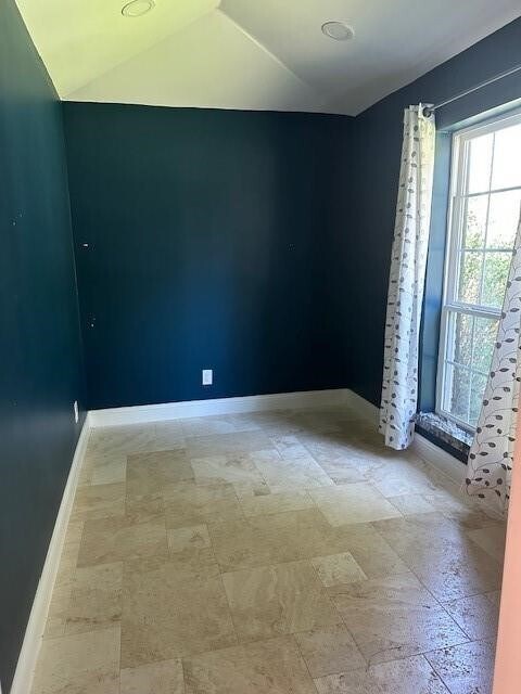 Building Photo - 2214 Briarview Dr