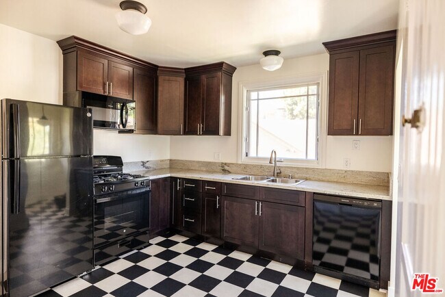 Building Photo - 824 Brent Ave