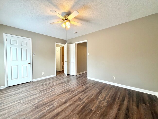 Building Photo - 2108 Ashland City Rd