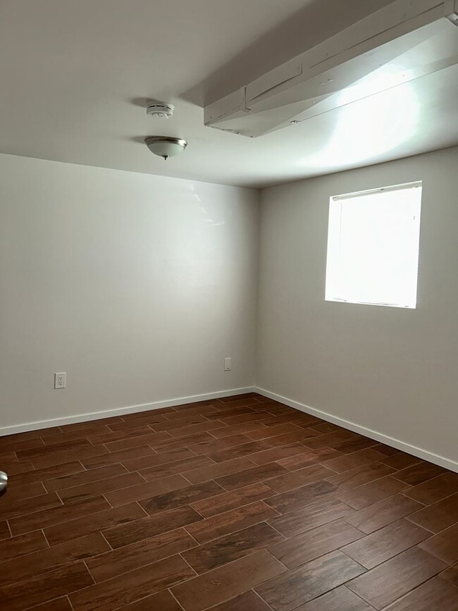 Building Photo - 4BR - West Seattle w/ 2 Kitchens. Landscaping Included!