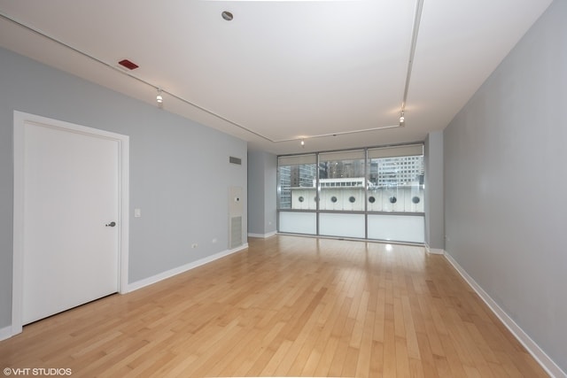 Building Photo - 8 E Randolph