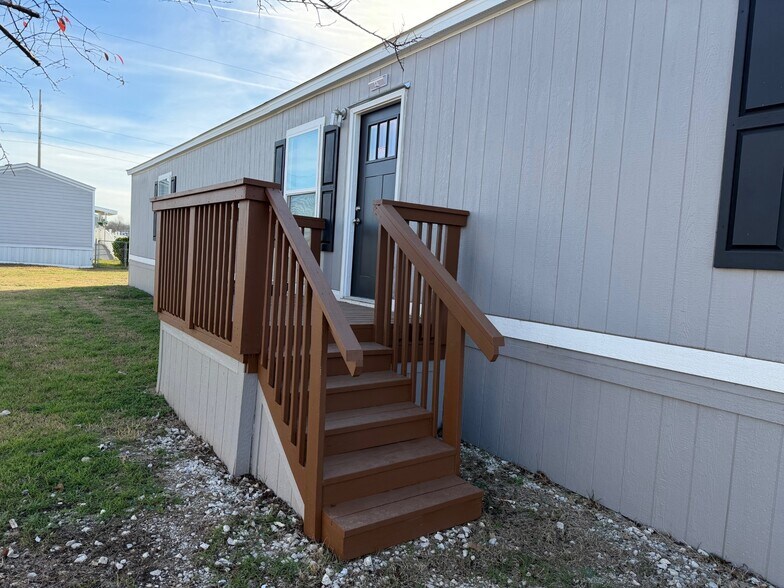 Building Photo - 135 Prairie Dr