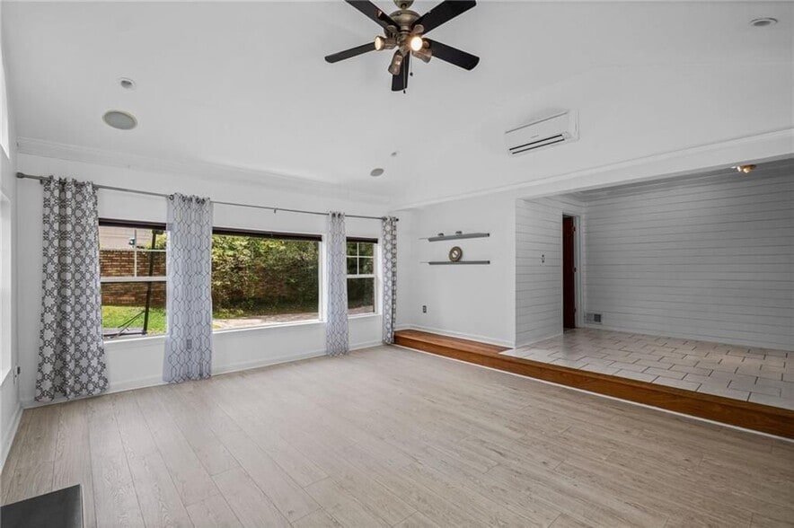 Building Photo - 5291 Manhasset Cove