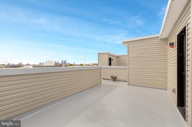 Building Photo - 2119 N Front St