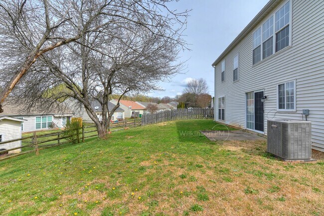 Building Photo - Beautiful 3br/2.5bth Home with Bonus Room ...
