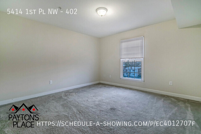 Building Photo - Spacious Condo with Parking