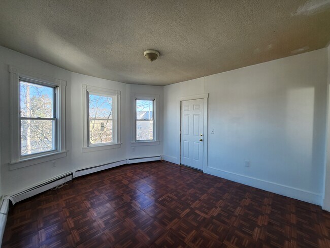 Building Photo - 366 Douglas Ave