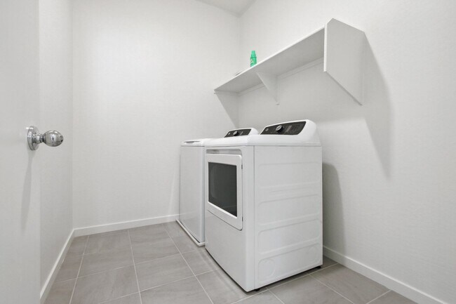 Building Photo - 21283 E Swan Dr