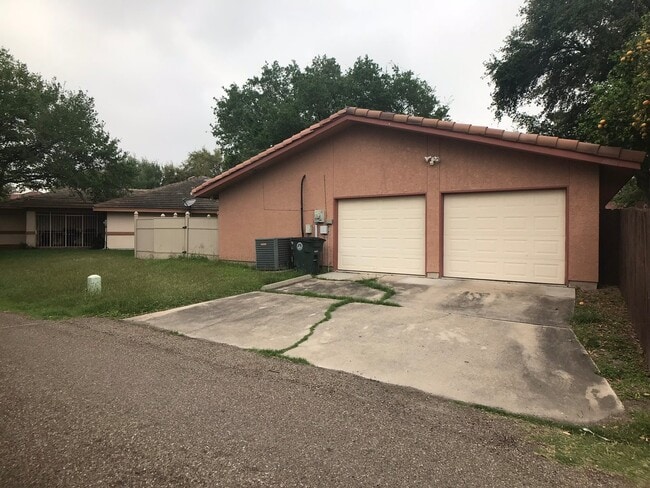 Building Photo - 3Bed/2Bath In Cimarron now Available!