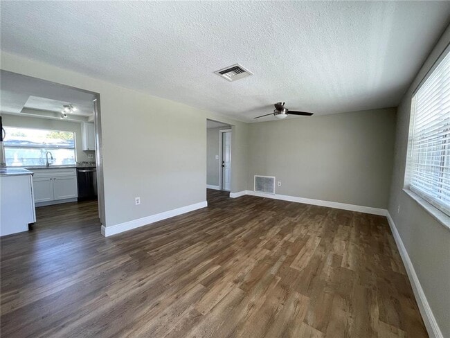 Building Photo - 7553 Cumber Dr