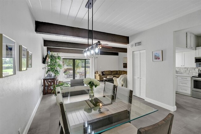 Building Photo - 700 E Coco Plum Cir