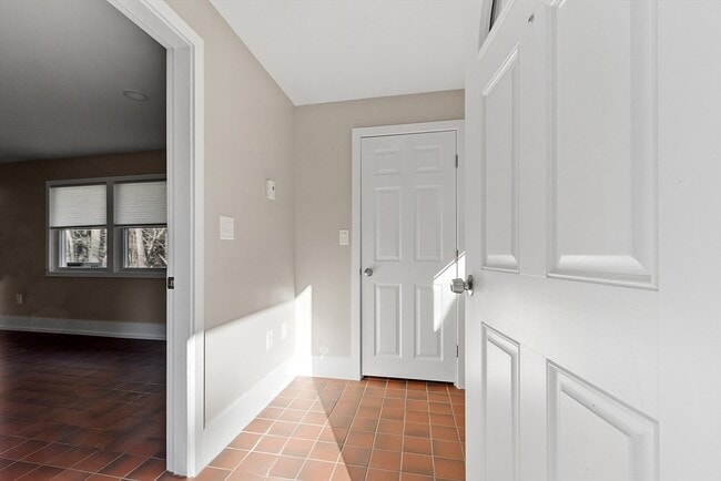 Building Photo - 82 Cedar St