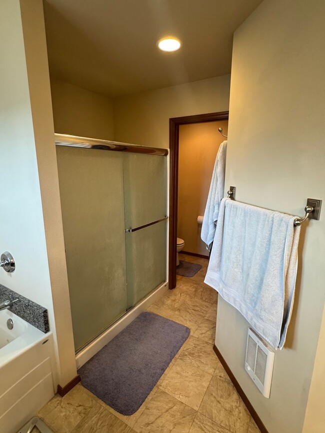 Building Photo - Spacious Vista View Home for Lease