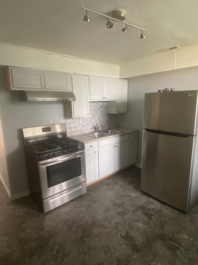 Building Photo - 2704 E 77th St