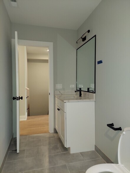 Building Photo - 4409 N Seeley Ave