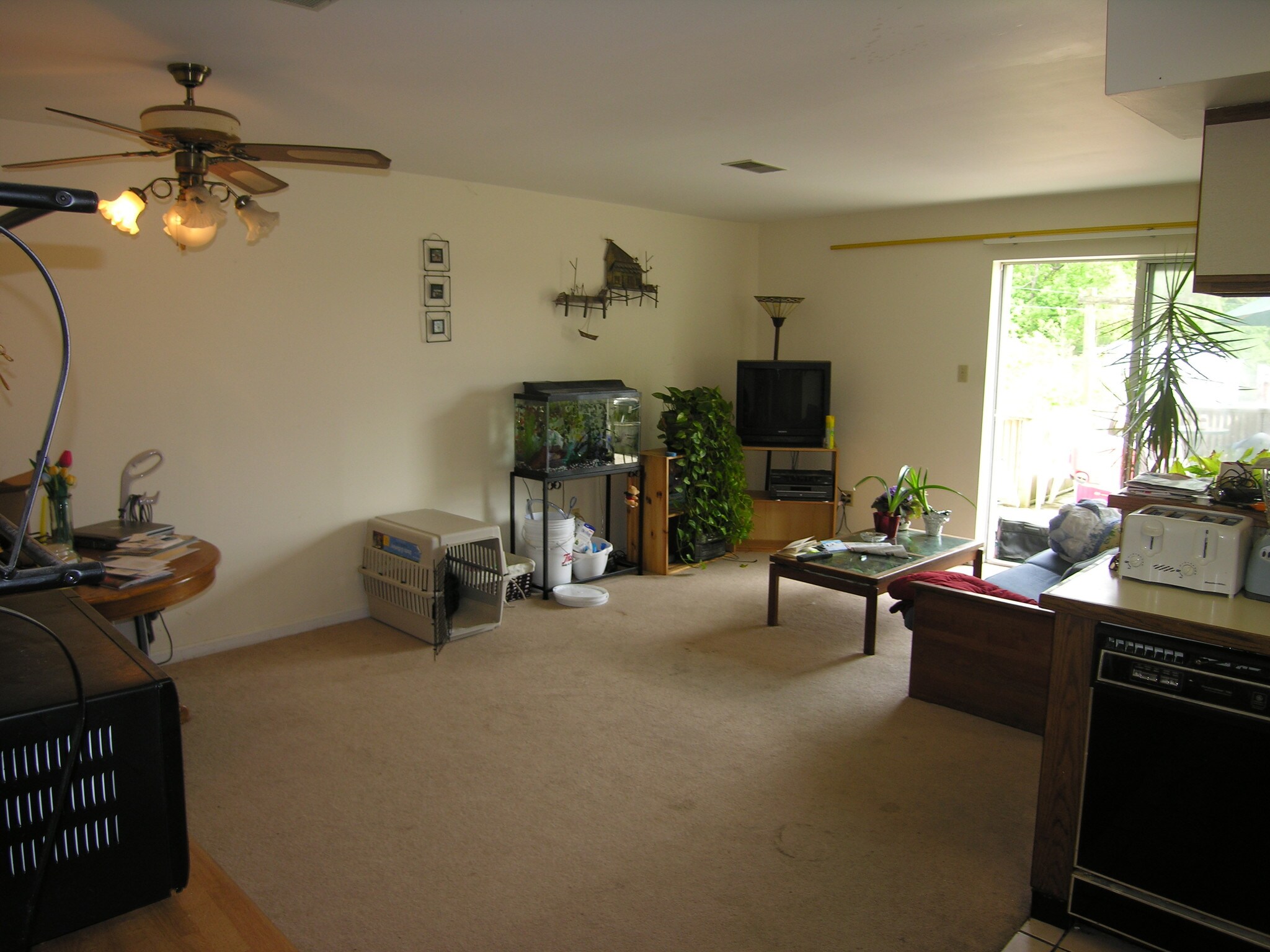 Building Photo - 289 Greenough St
