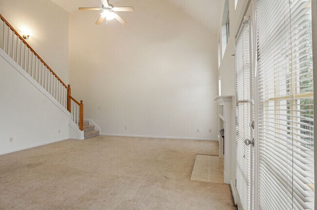 Building Photo - 164 Village Ln