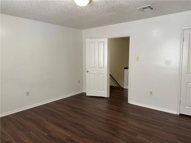 Building Photo - 59 Carriage Lane #C C