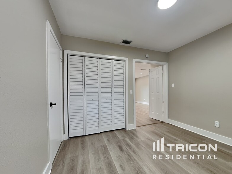Building Photo - 6825 Mitchell Cir