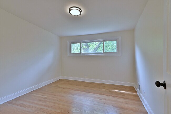 Building Photo - 6750 N Kostner Ave