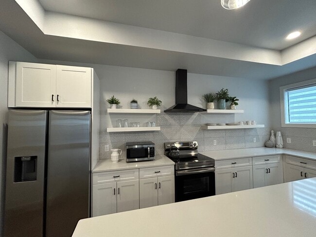 Building Photo - 2BED / 1BATH Condo/Townhome For Lease! Available NOW!