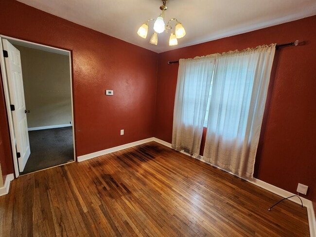 Building Photo - Two Bedroom Home in Normal
