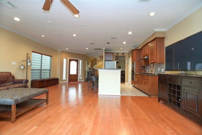Building Photo - 1375 Ella Pl