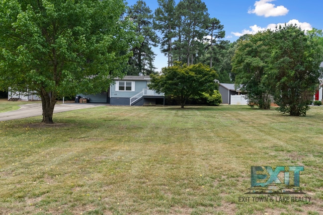 Building Photo - 2 Bedroom, 2 Bath Home located in Tanglewood Shores