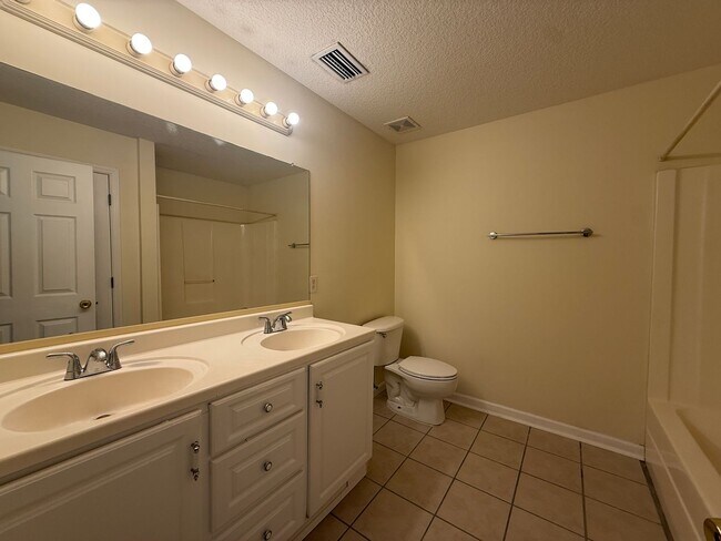 Building Photo - 221 Millcrest Dr