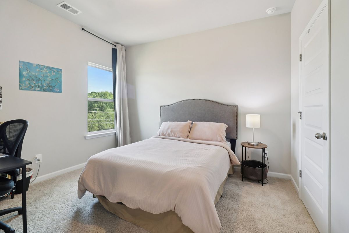 Building Photo - 3890 Clarington Dr