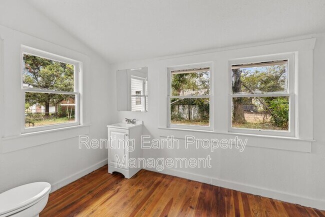 Building Photo - 1625 51st St Ensley