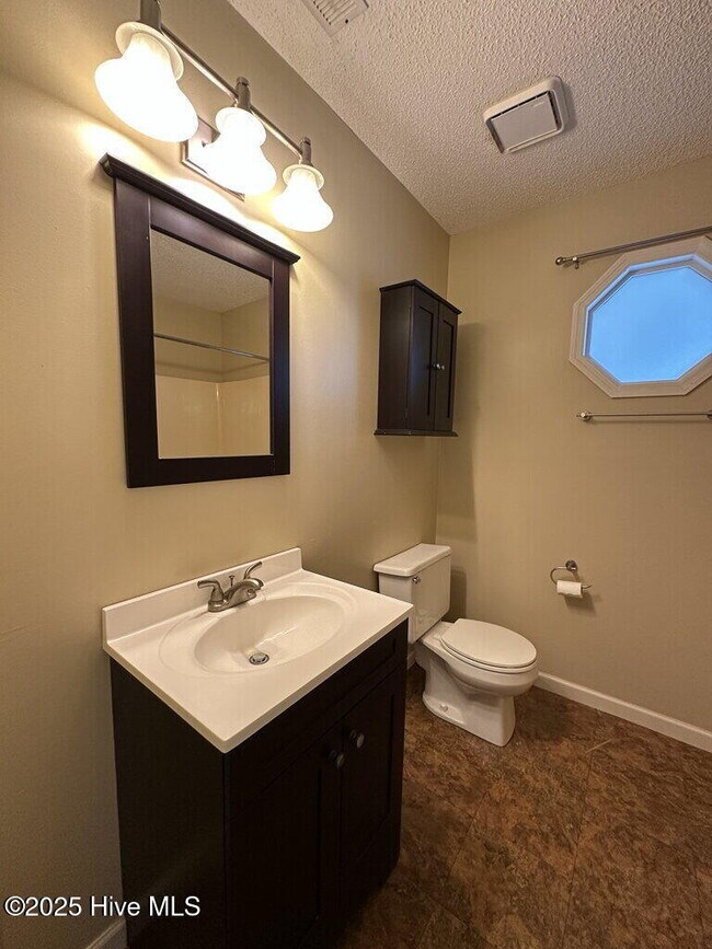 Building Photo - 237 Baytree Dr