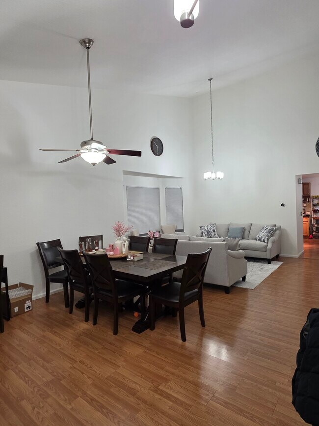 Building Photo - 128 N Prairie Falcon Pkwy