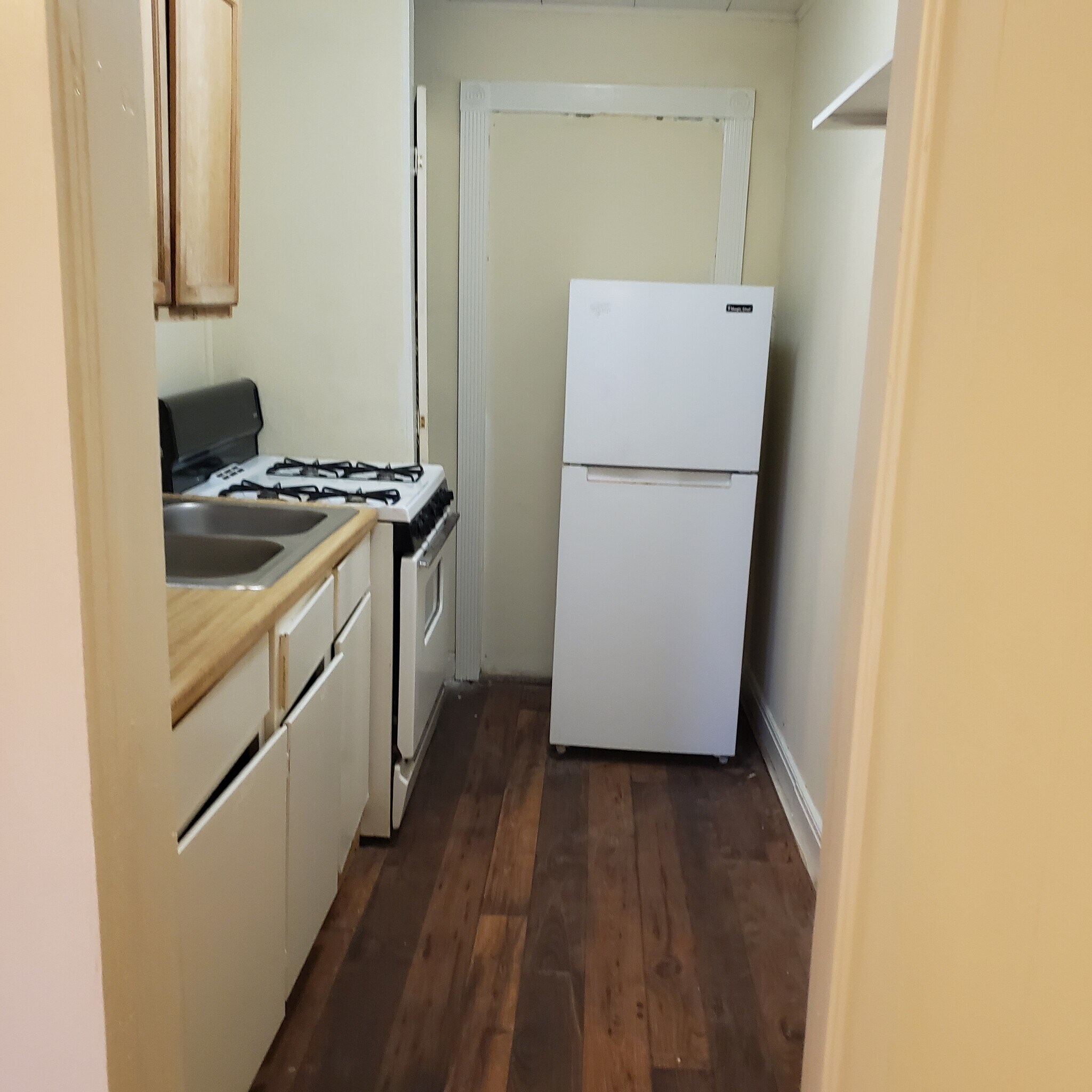 Building Photo - 716 N Main St