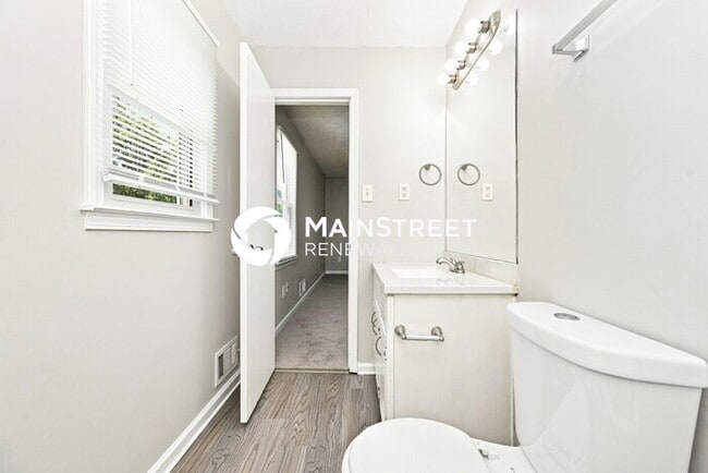 Building Photo - 3 Bedroom Pet-Friendly Home in Snellville, GA with Main Street Renewal