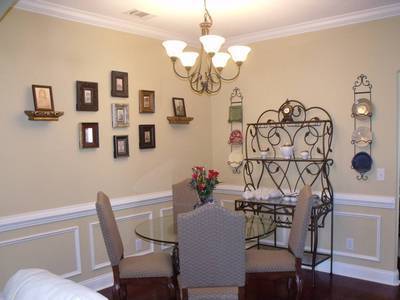 Building Photo - AVAILABLE EARLY APRIL 2026! (No Pets)