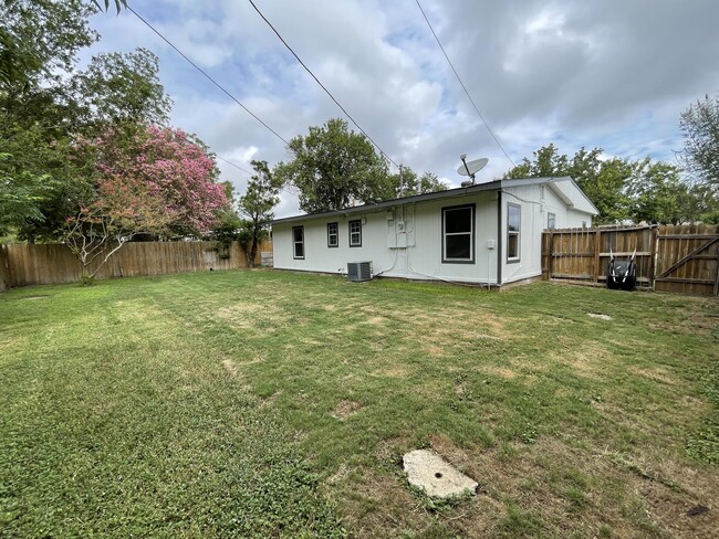 Building Photo - 258 Cresham Dr