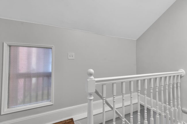 Building Photo - 105 Mariner St