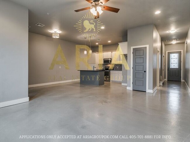 Building Photo - West Norman Urban Contemporary 3 Bed/2.5 B...