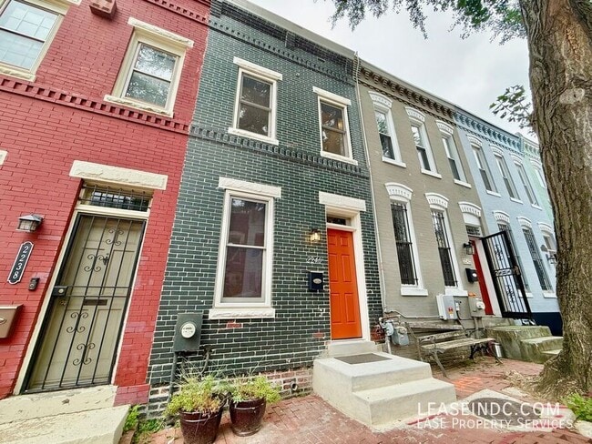 Primary Photo - 2240 12th Pl NW