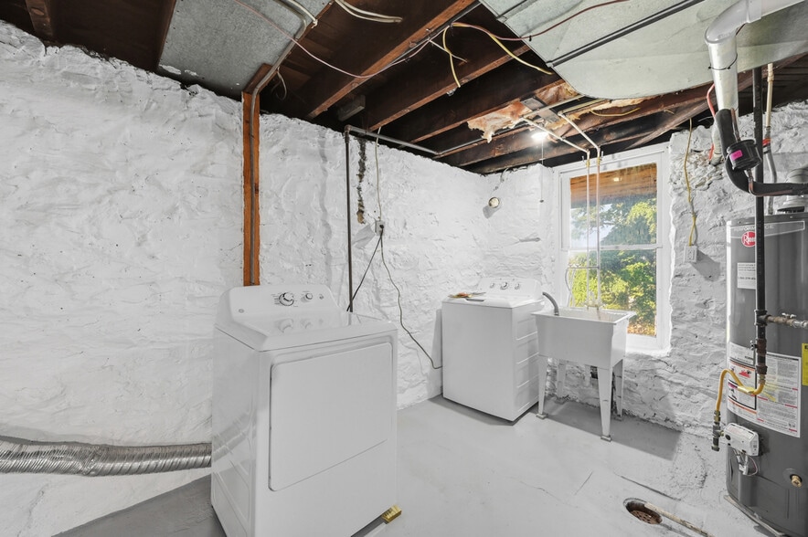 Building Photo - 1642 Methyl St