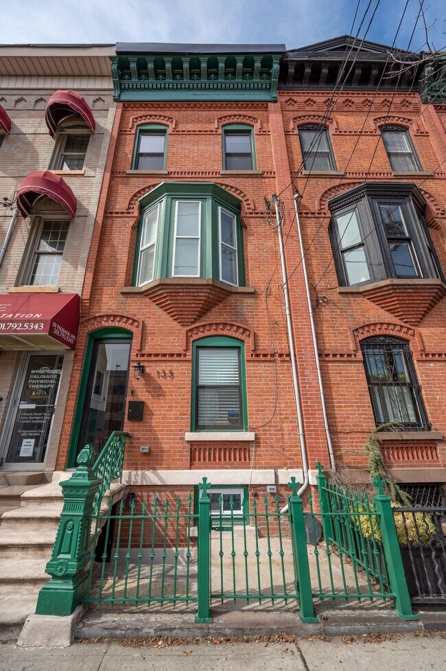 Building Photo - 133 Palisade Ave