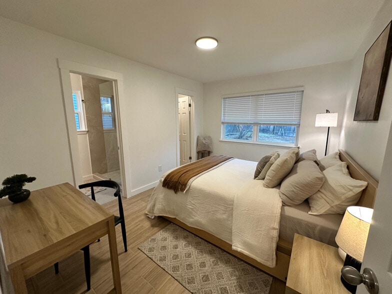 Building Photo - 6803 Hillcroft Dr