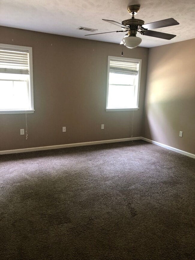 Building Photo - Charming 3-Bedroom Home in a Quiet Neighbo...