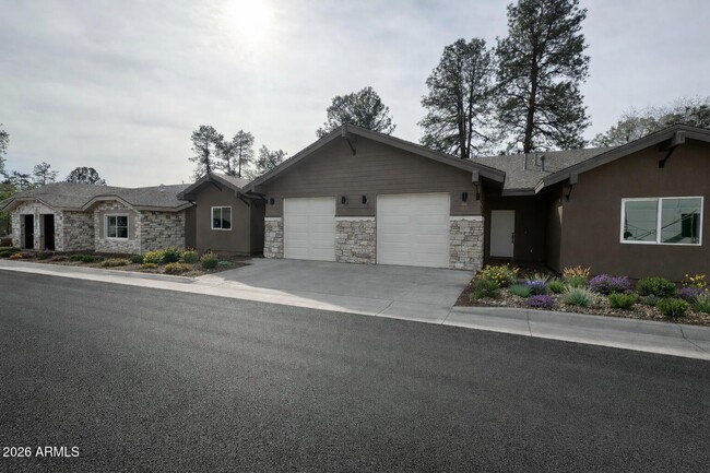 Building Photo - 561 Sally Ln