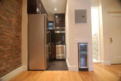 Primary Photo - 230 E 32nd St