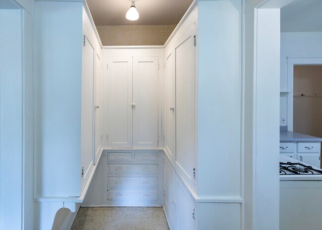 Building Photo - 202 Ridgeland Ave