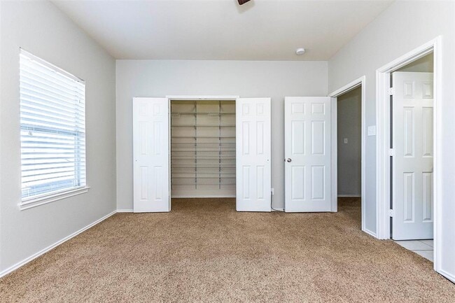 Building Photo - 1721 Kemah Village Dr