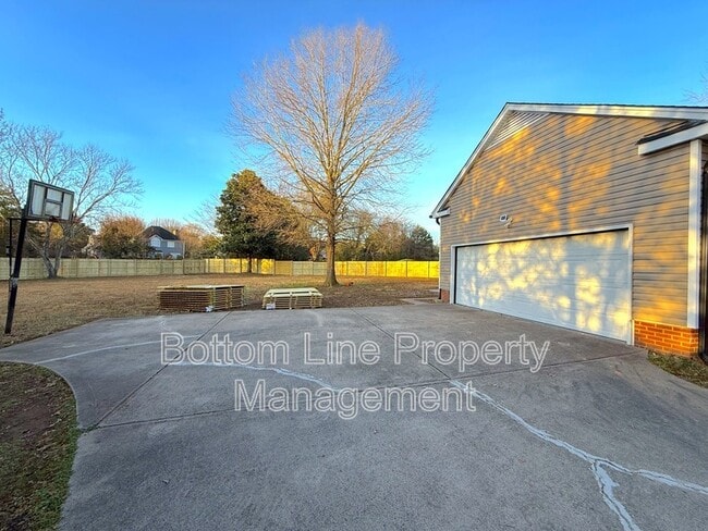 Building Photo - 13446 Cassington Ct