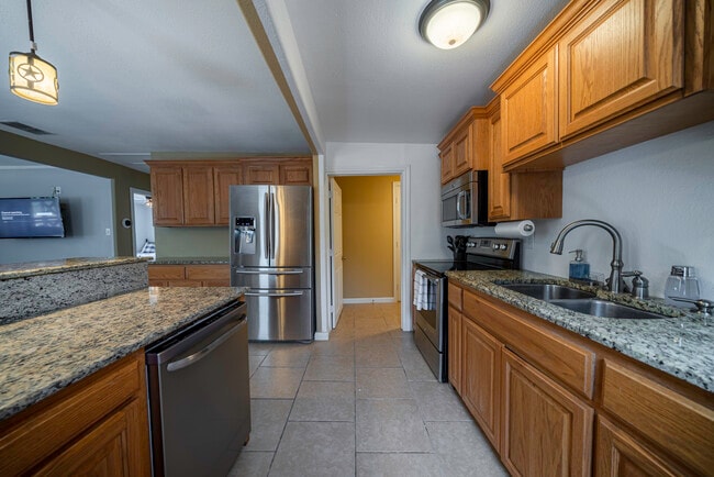 Building Photo - 1131 S 8th St